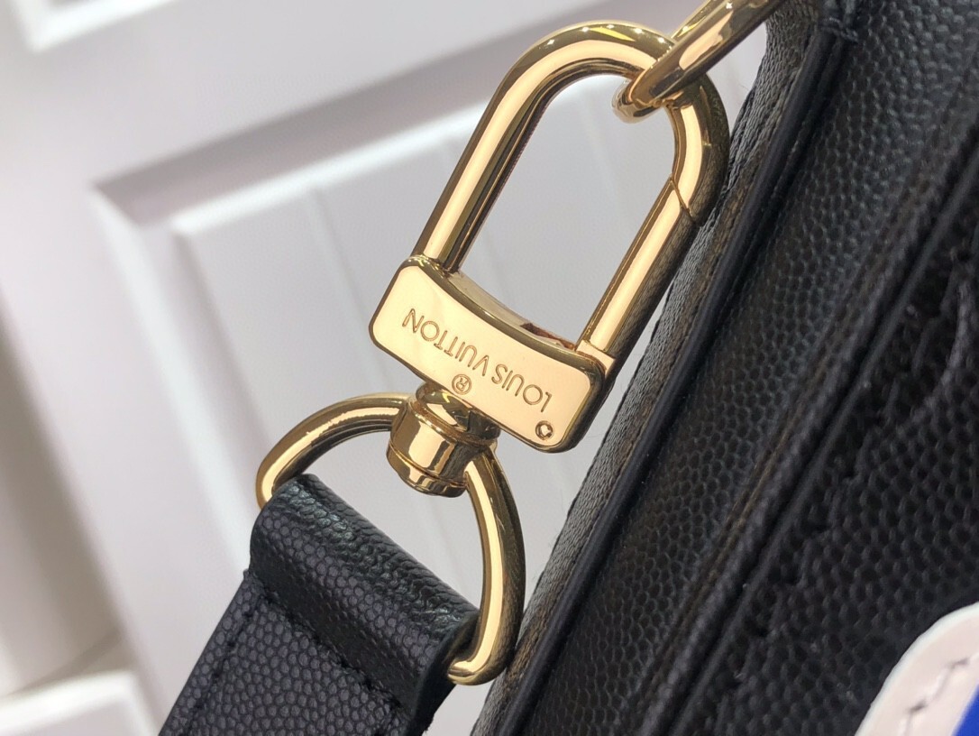 LVXNBA STUDIO MESSENGER M58498