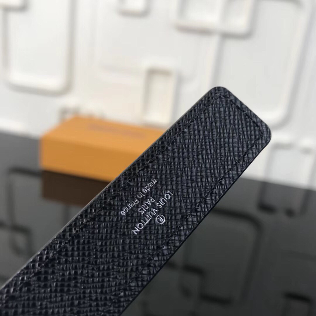 NEO LV CLUB BAG CHARM & KEY HOLDER M00033 